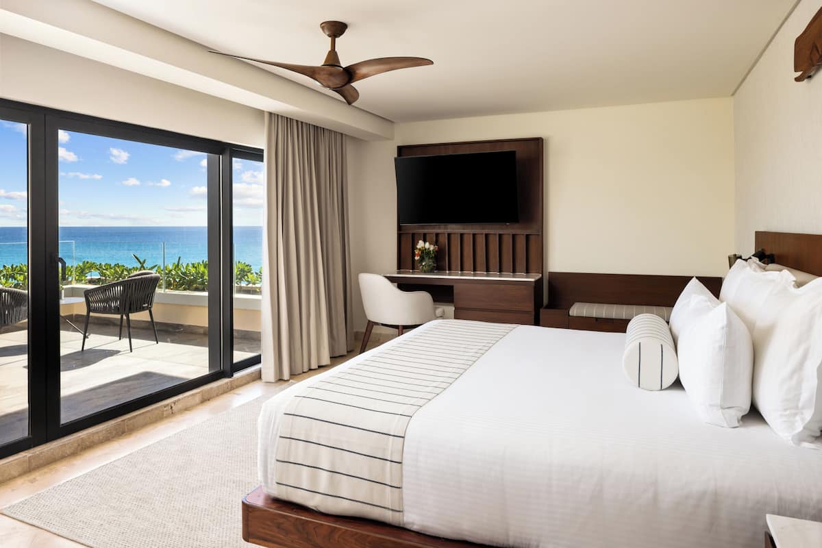 Preferred Club Premium Ocean Front Plunge Pool Terrace King | View from room