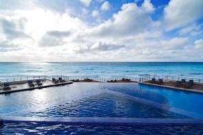 3 outdoor pools, free cabanas, pool umbrellas