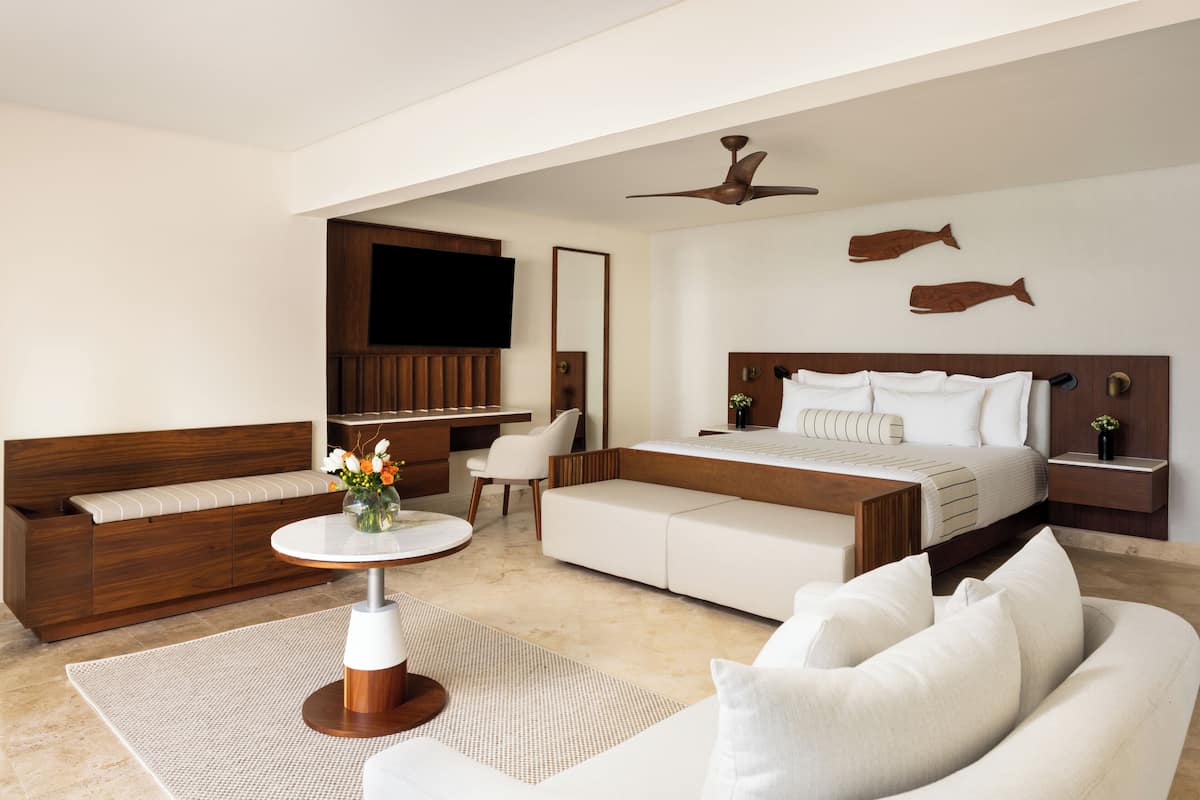 Preferred Club Premium Ocean Front Terrace King | Literie de qualité, lit avec matelas à plateau-coussin, minibar