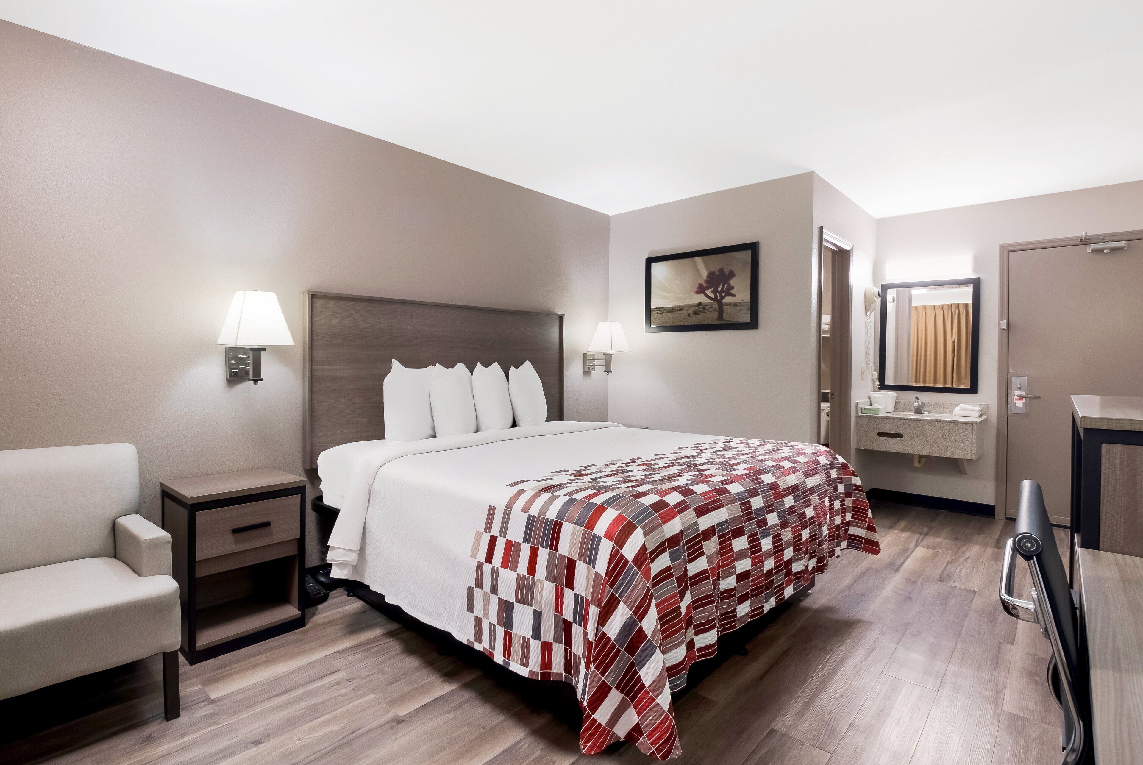 Superior Room, 1 King Bed (Smoke Free) | Pillowtop beds, desk, blackout drapes, free WiFi