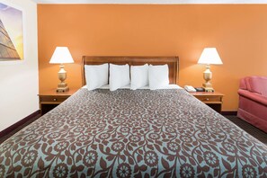 Habitación estándar, 1 cama de matrimonio grande | Escritorio, cunas gratuitas, wifi gratis y ropa de cama