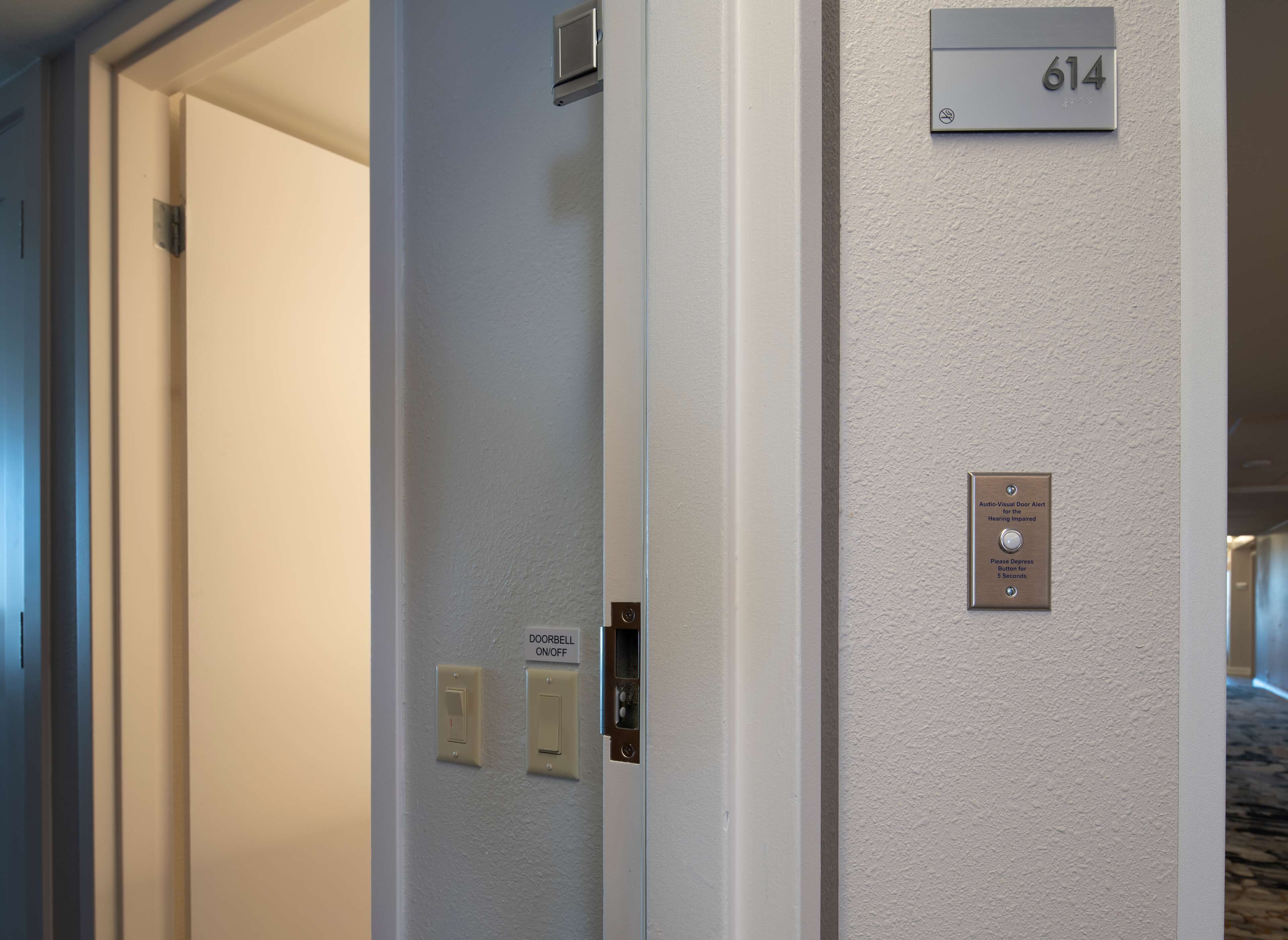 in-room safe, desk, laptop workspace, blackout curtains