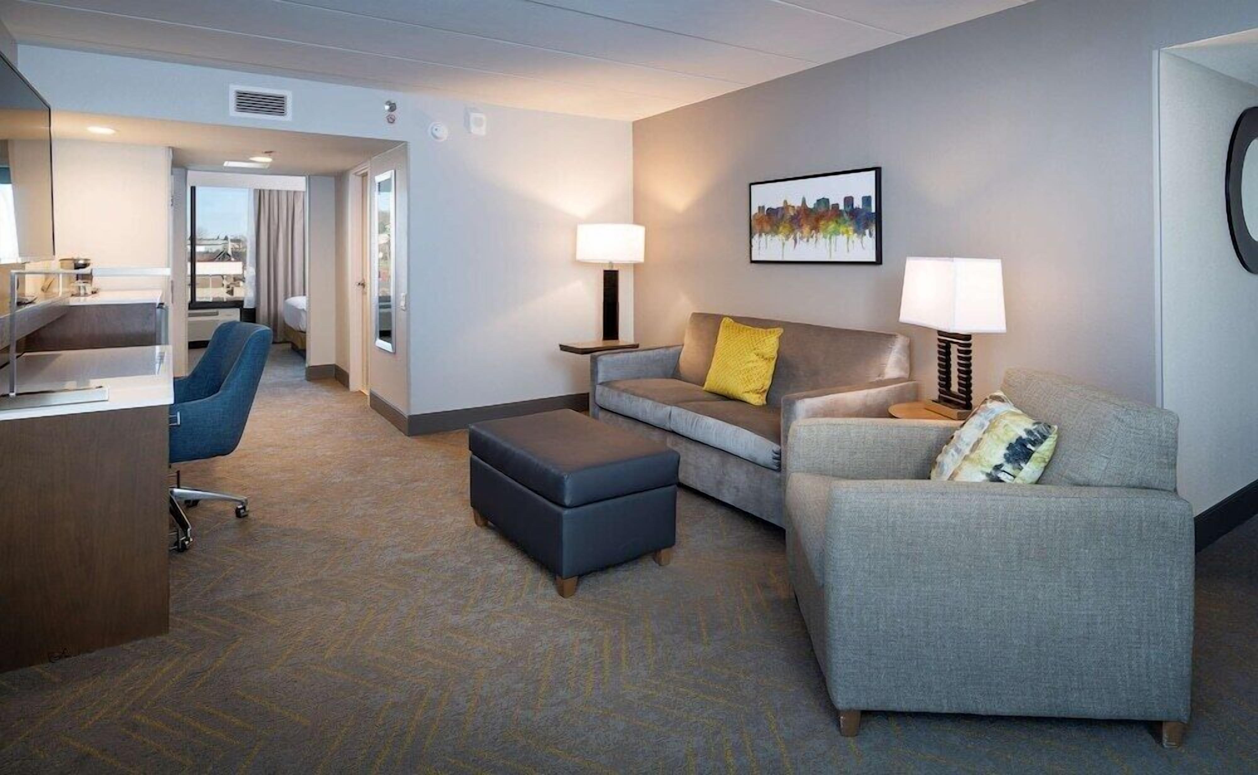 Living area | 55-inch flat-screen TV with cable channels, TV