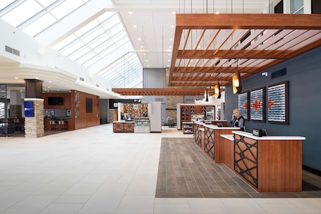 Recepción. DoubleTree by Hilton Madison East