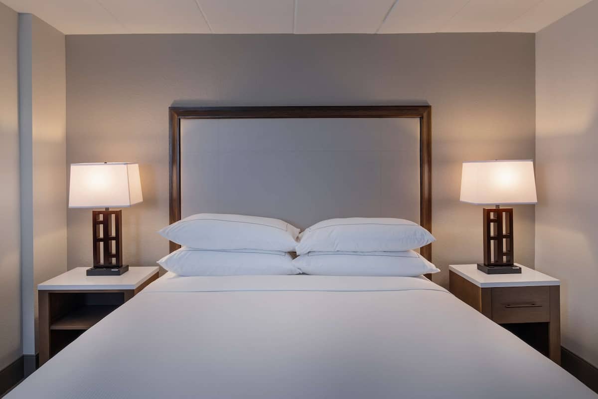 in-room safe, desk, laptop workspace, blackout curtains