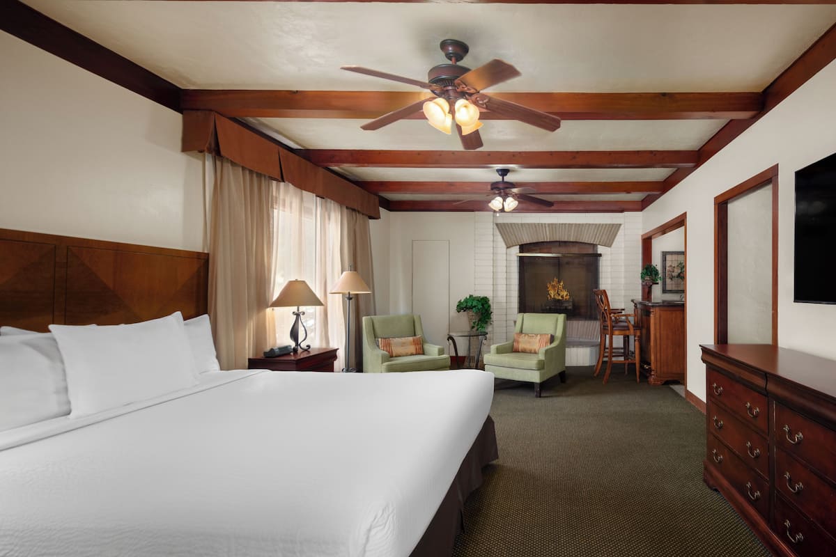 King Bed Apartment Non-Smoking | 1 bedroom, premium bedding, pillow-top beds, in-room safe