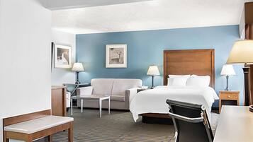 Suite, 1 Queen-Bett, barrierefrei, Nichtraucher (with Sofabed) | Hochwertige Bettwaren, Schreibtisch, laptopgeeigneter Arbeitsplatz