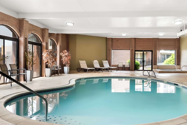 Indoor pool, pool loungers