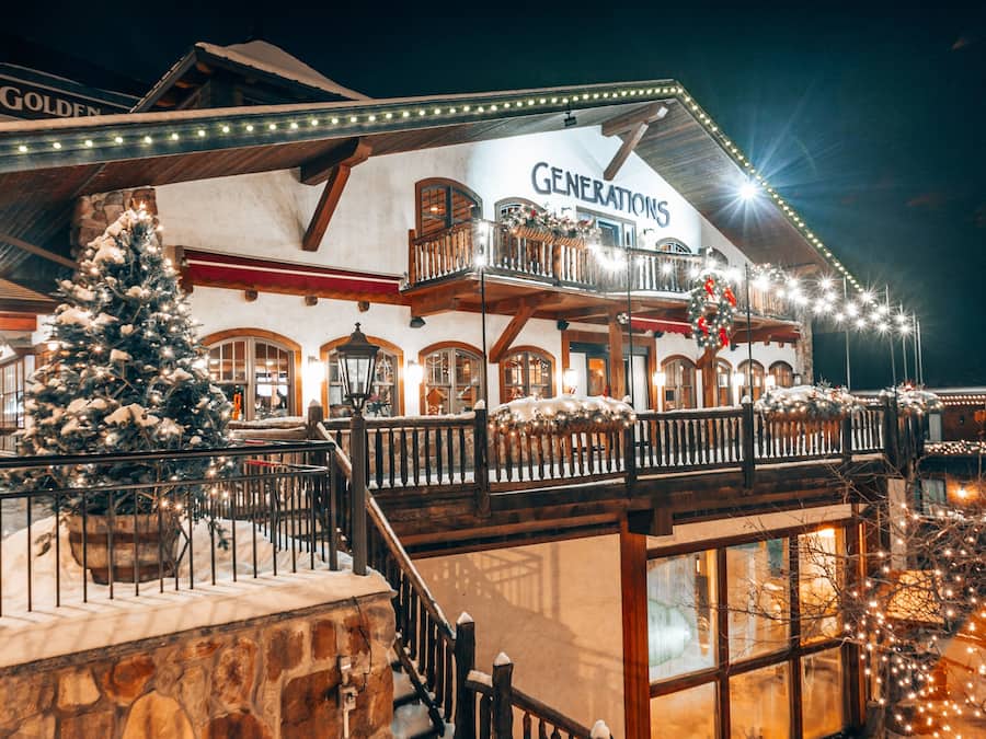 Ofereix vistes al jardí i s'hi serveixen esmorzars, dinars i sopars