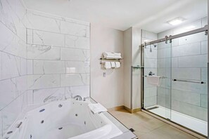 Suite, Multiple Beds, Non Smoking, Jetted Tub | Bathroom | Bathtub, eco-friendly toiletries, hair dryer, towels - Best Western Morton Inn (Morton)