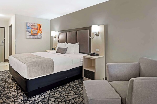 Standard Room, 1 King Bed, Non Smoking, Refrigerator & Microwave | Individually decorated, individually furnished, desk, laptop workspace - Best Western Morton Inn (Morton)