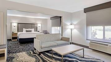 Suite, 1 très grand lit, non-fumeur, réfrigérateur et four à micro-ondes | Décor unique, ameublement unique, bureau