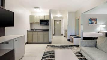 Suite - 1 kingsize-seng - ikke-ryger - køleskab og mikrobølgeovn | Individuelt design, individuel indretning, skrivebord