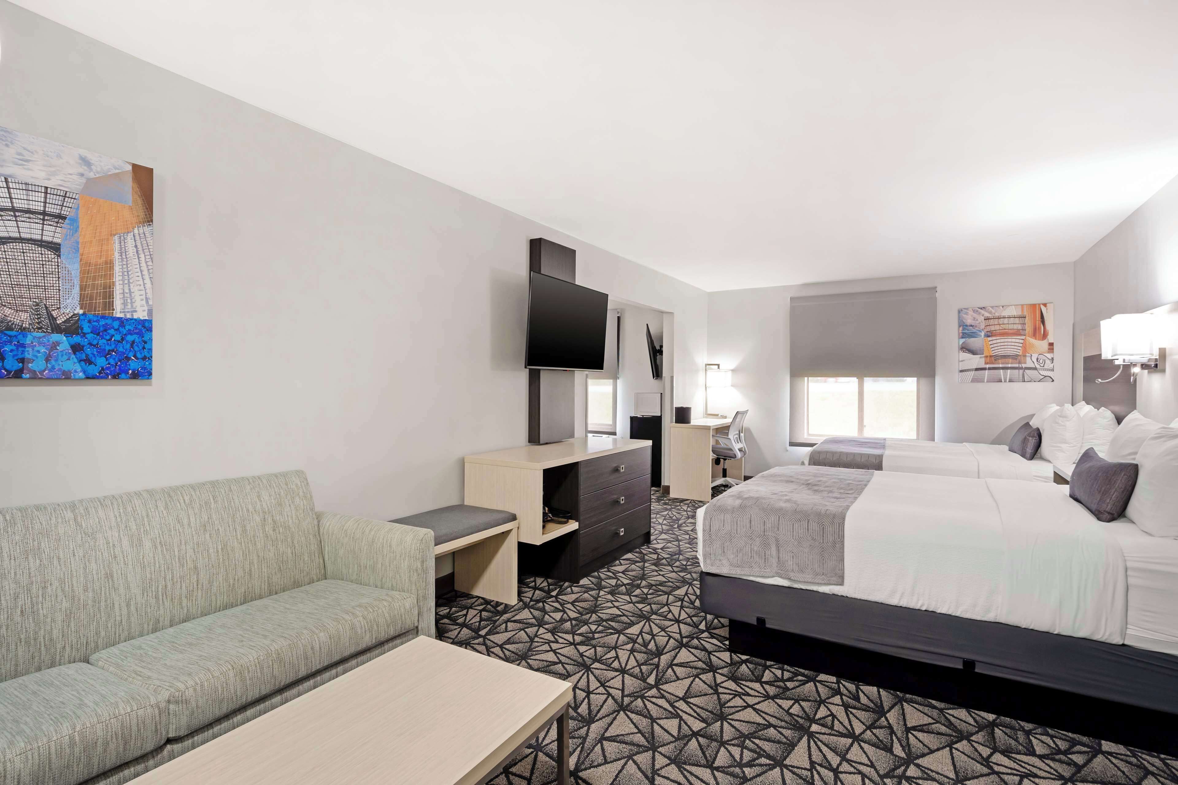 suite, multiple beds, non smoking, jetted tub | individually decorated, individually furnished, desk, laptop workspace