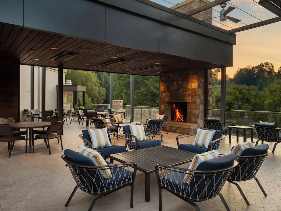 Breakfast, lunch, dinner served; southern cuisine