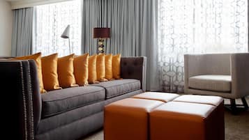 Egyptian cotton sheets, premium bedding, in-room safe, desk