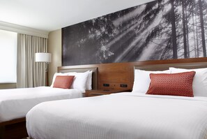 Egyptian cotton sheets, premium bedding, in-room safe, desk - Raleigh Marriott Crabtree Valley (Raleigh)