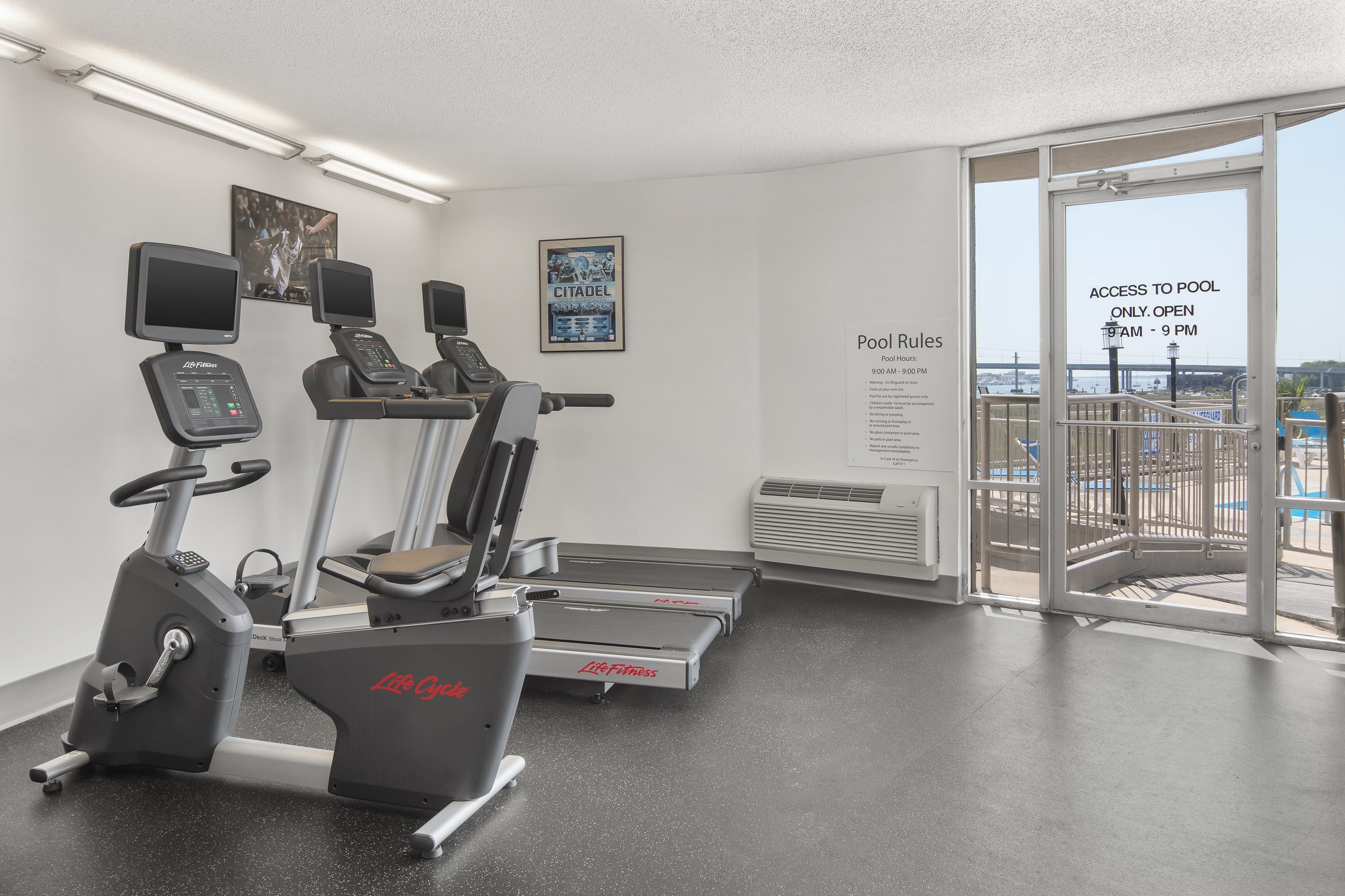 Photo - Holiday Inn Charleston Riverview by IHG