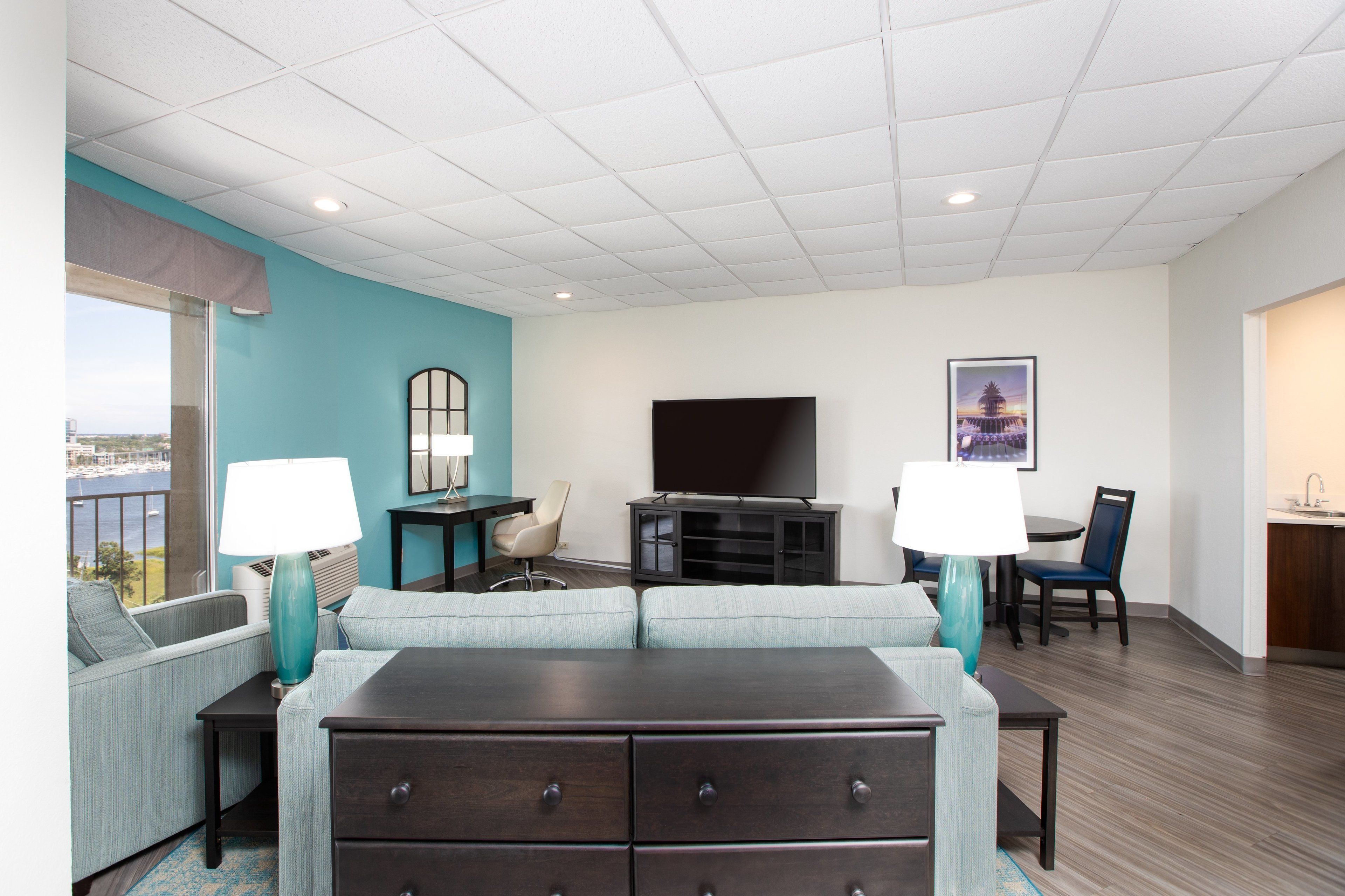 Photo - Holiday Inn Charleston Riverview by IHG