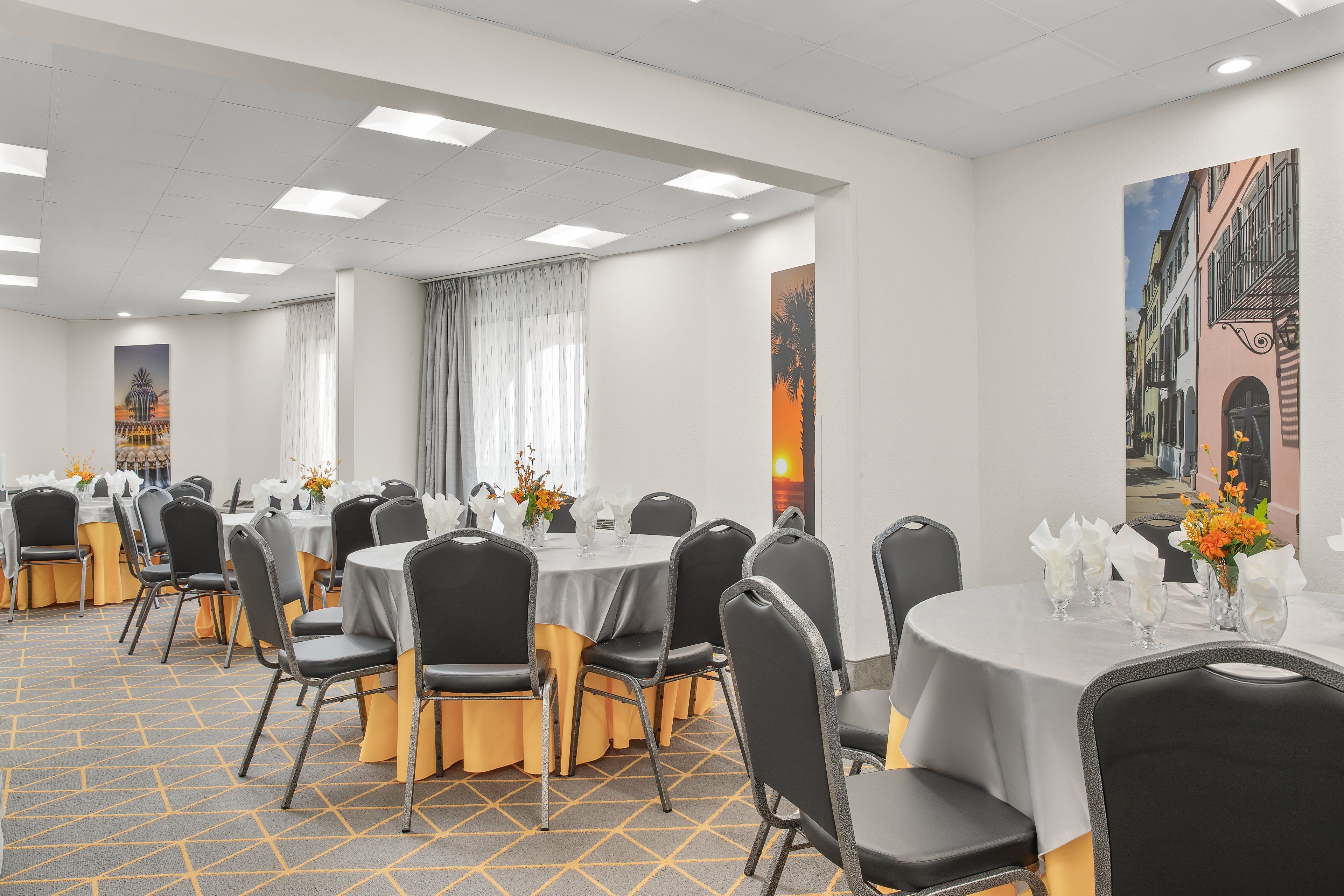Photo - Holiday Inn Charleston Riverview by IHG