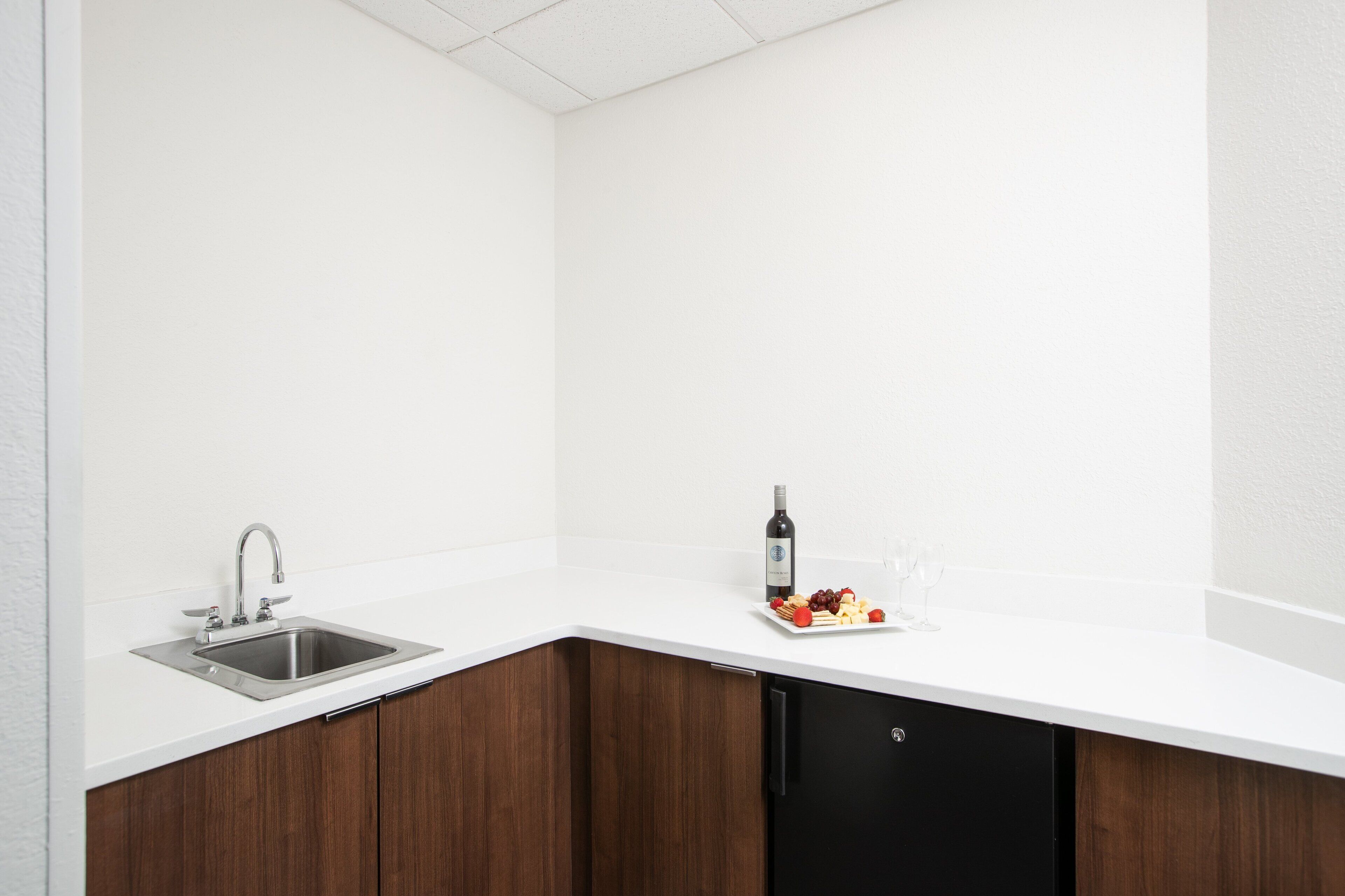Photo - Holiday Inn Charleston Riverview by IHG