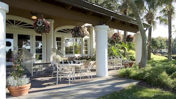 Daily full breakfast for a fee