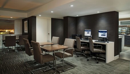 Hilton Winnipeg Airport Suites - Image 38