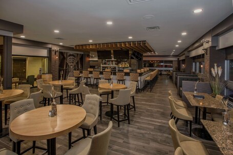 Hilton Winnipeg Airport Suites - Image 16