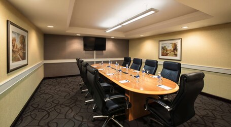 Hilton Winnipeg Airport Suites - Image 40