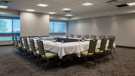Hilton Winnipeg Airport Suites - Image 42