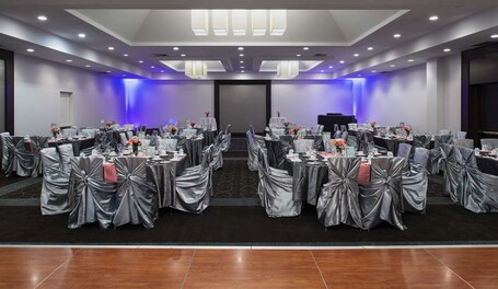 Hilton Winnipeg Airport Suites - Image 61
