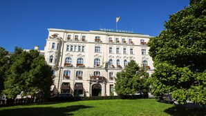A large, historic building with a sign reading "HOTEL BRISTOL." - Bristol Hotel Salzburg (Salzburg)