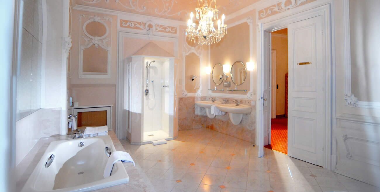 junior room | bathroom | free toiletries, hair dryer, bathrobes, slippers