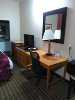 Room, 1 King Bed, Smoking | Desk, soundproofing, iron/ironing board, free WiFi
