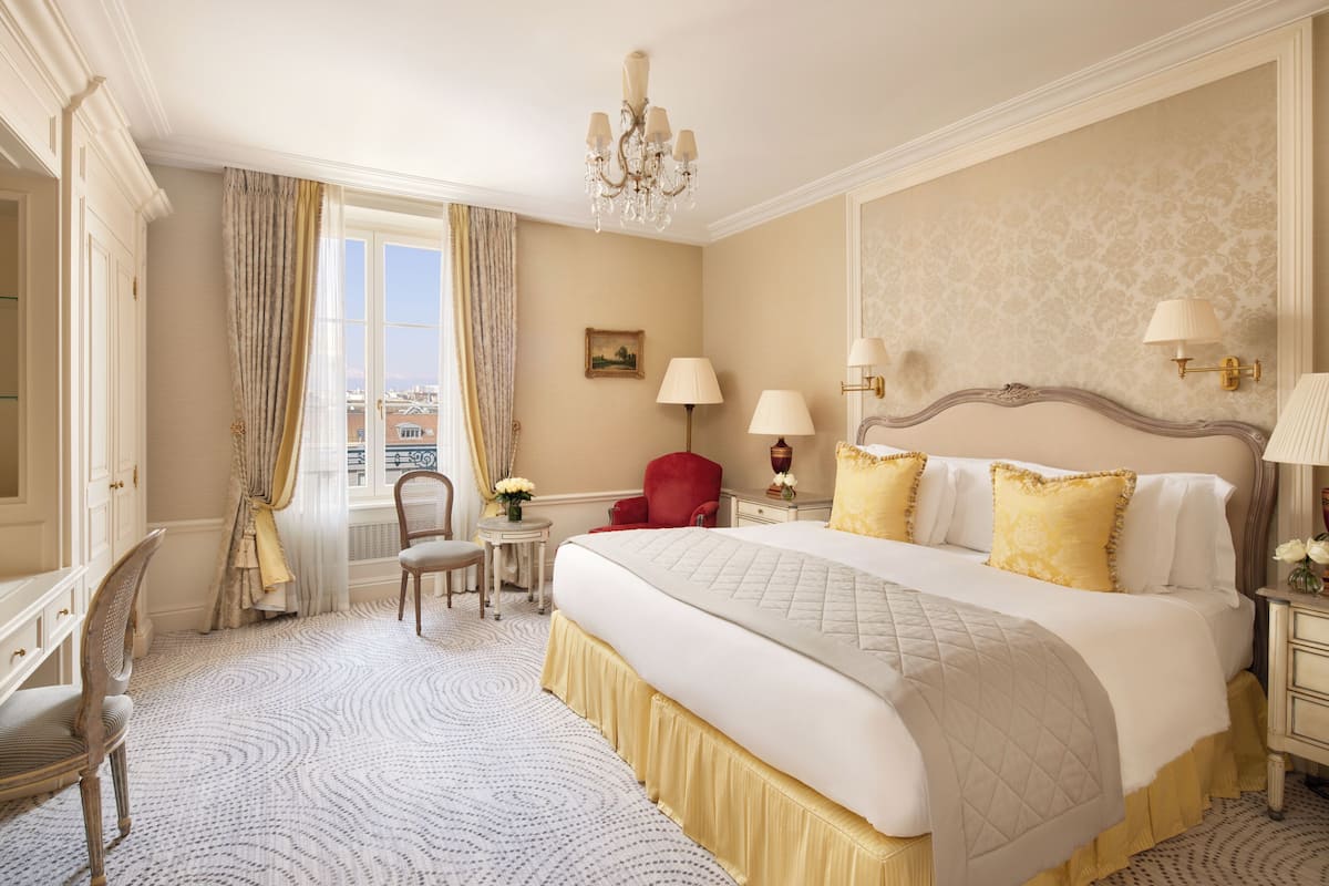Premium bedding, minibar, in-room safe, desk