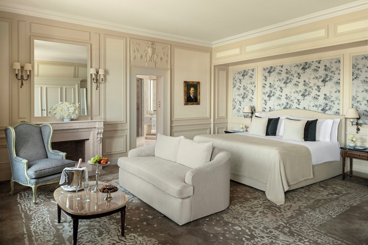 Junior Suite, Lake View (Prestige) | Premium bedding, minibar, in-room safe, desk