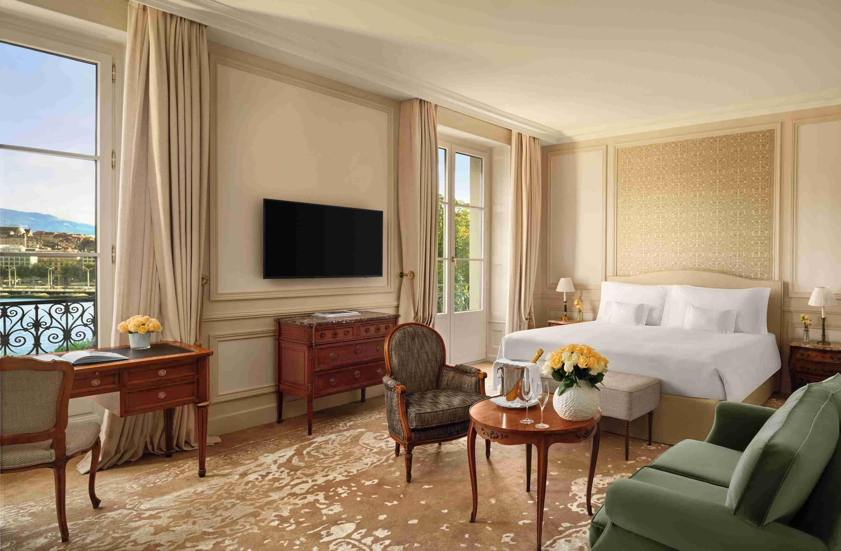 Junior-Suite, Seeblick | Hochwertige Bettwaren, Minibar, Zimmersafe, individuell dekoriert