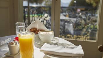 Desayuno completo diario (CHF 55 por persona)