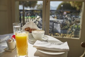 Desayuno completo (CHF 55 por persona) 