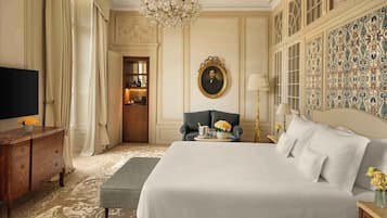 Lake View Heritage Suite | Premium bedding, minibar, in-room safe, desk