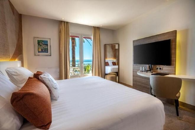 Ropa de cama de alta calidad y minibar 