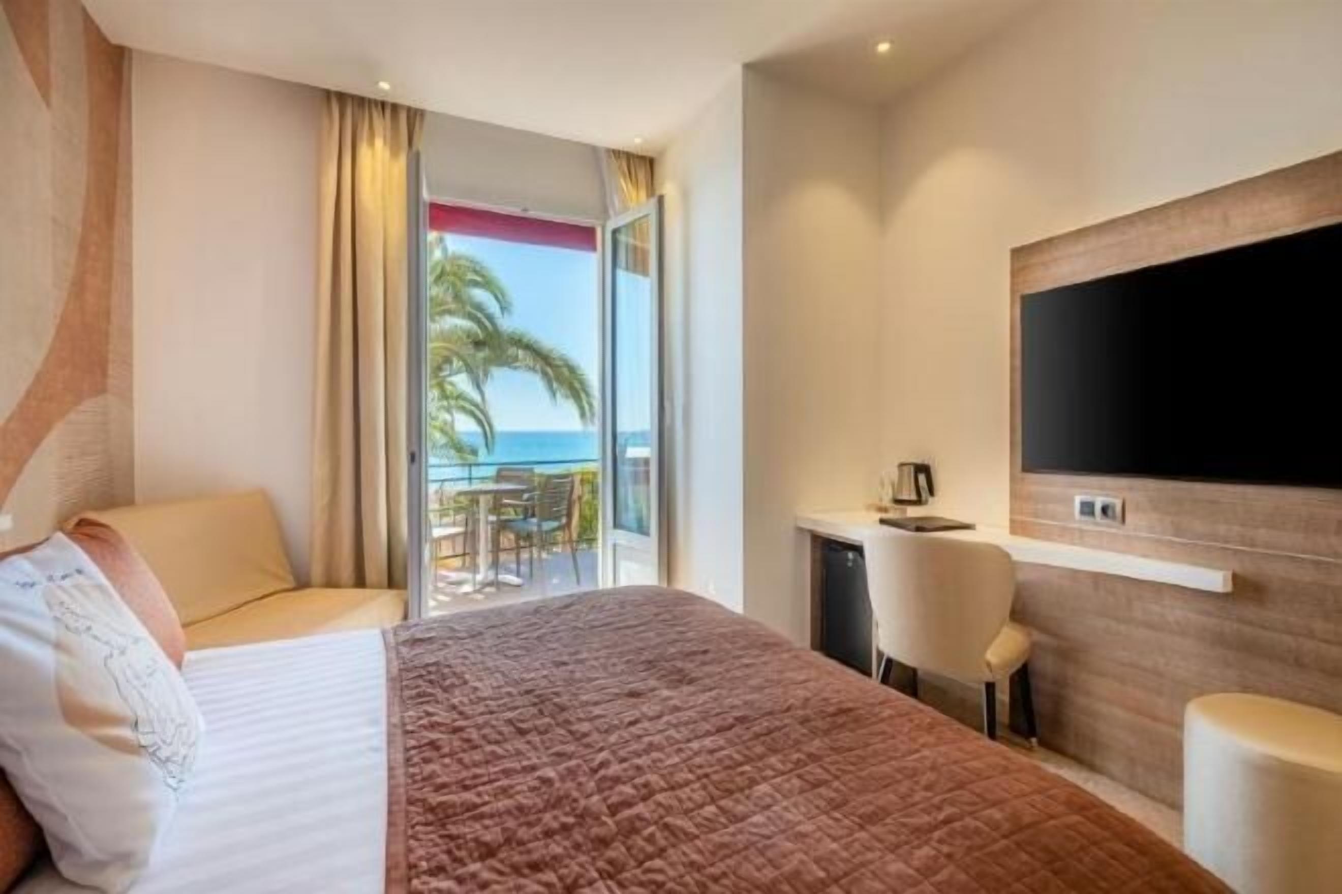 Ropa de cama de alta calidad y minibar 