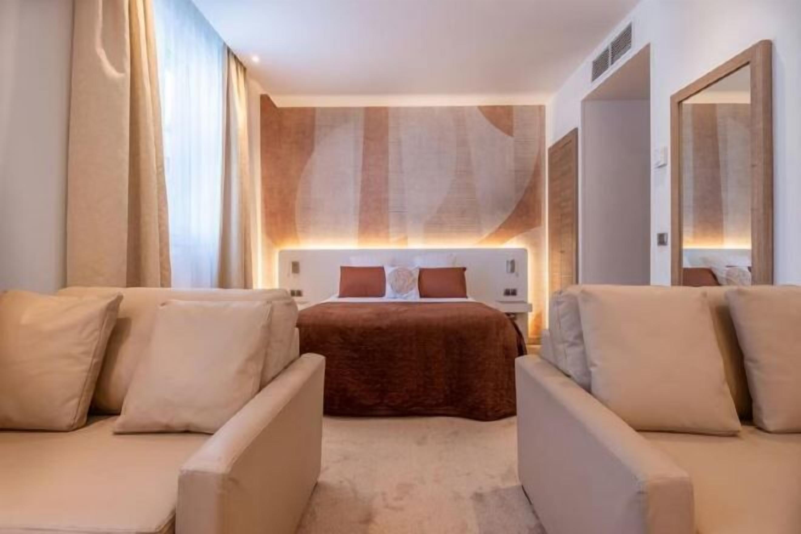 Ropa de cama de alta calidad y minibar 