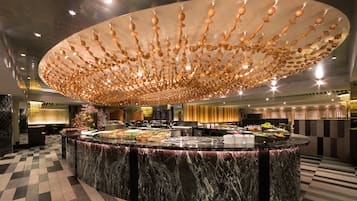 Daily buffet breakfast (TWD 770 per person)