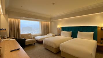 Premier Deluxe Triple Room | In-room safe, desk, blackout curtains, soundproofing