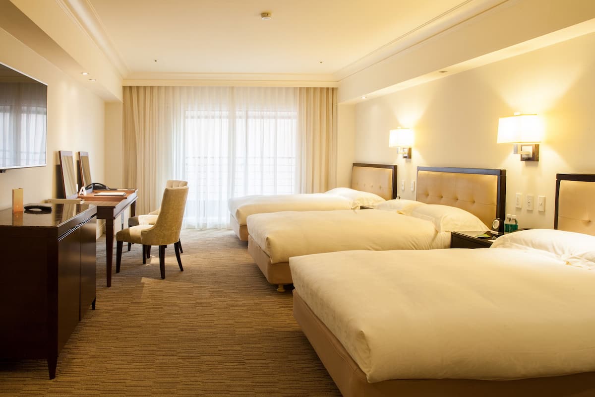 Executive Triple Room | In-room safe, desk, blackout curtains, soundproofing