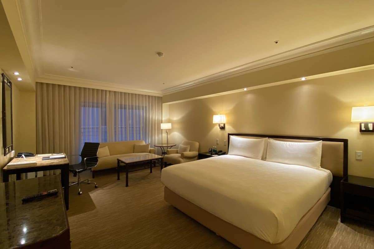 Executive Room | In-room safe, desk, blackout curtains, soundproofing