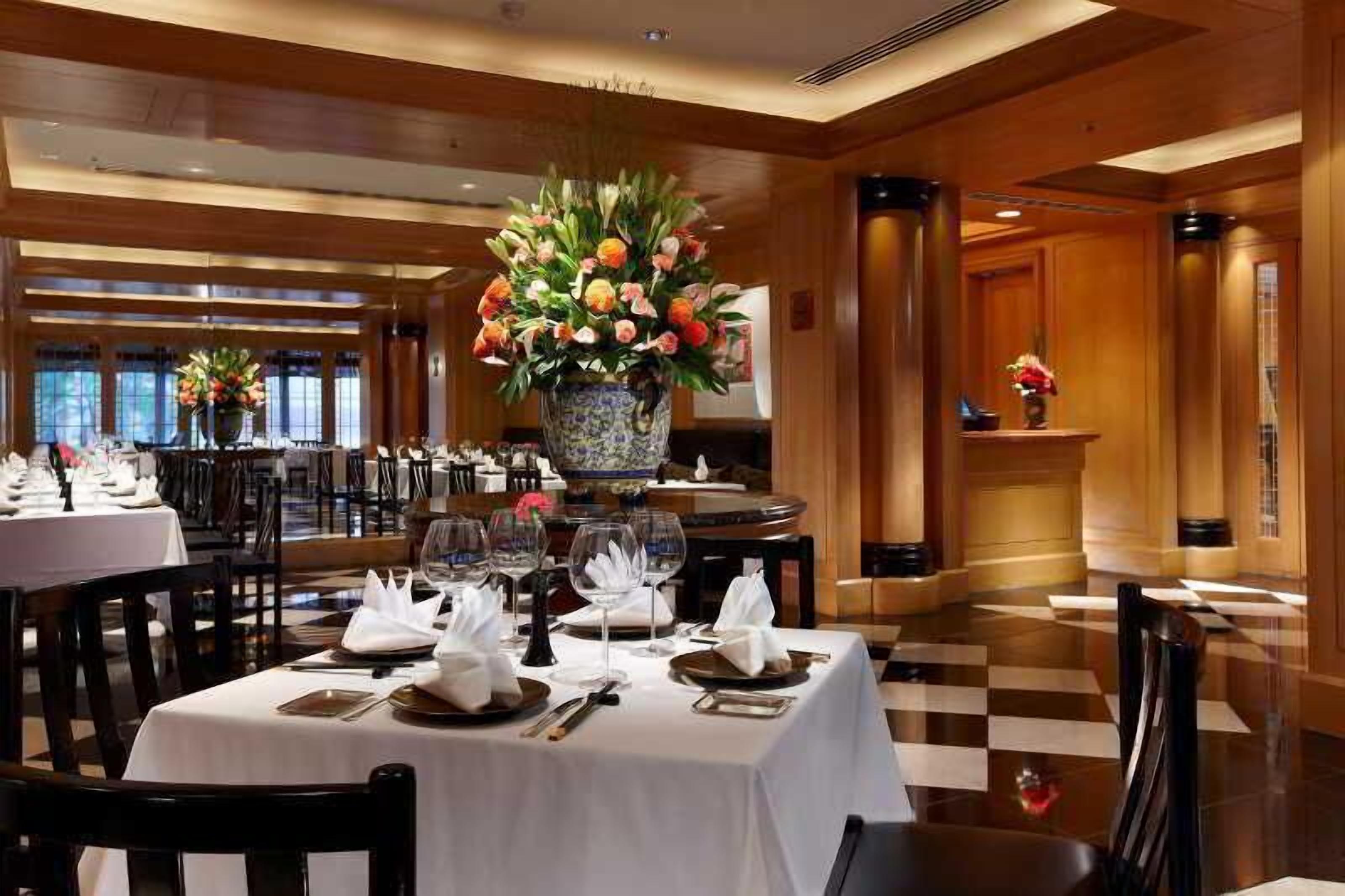 5 restaurants, breakfast, lunch, dinner served; chinese cuisine