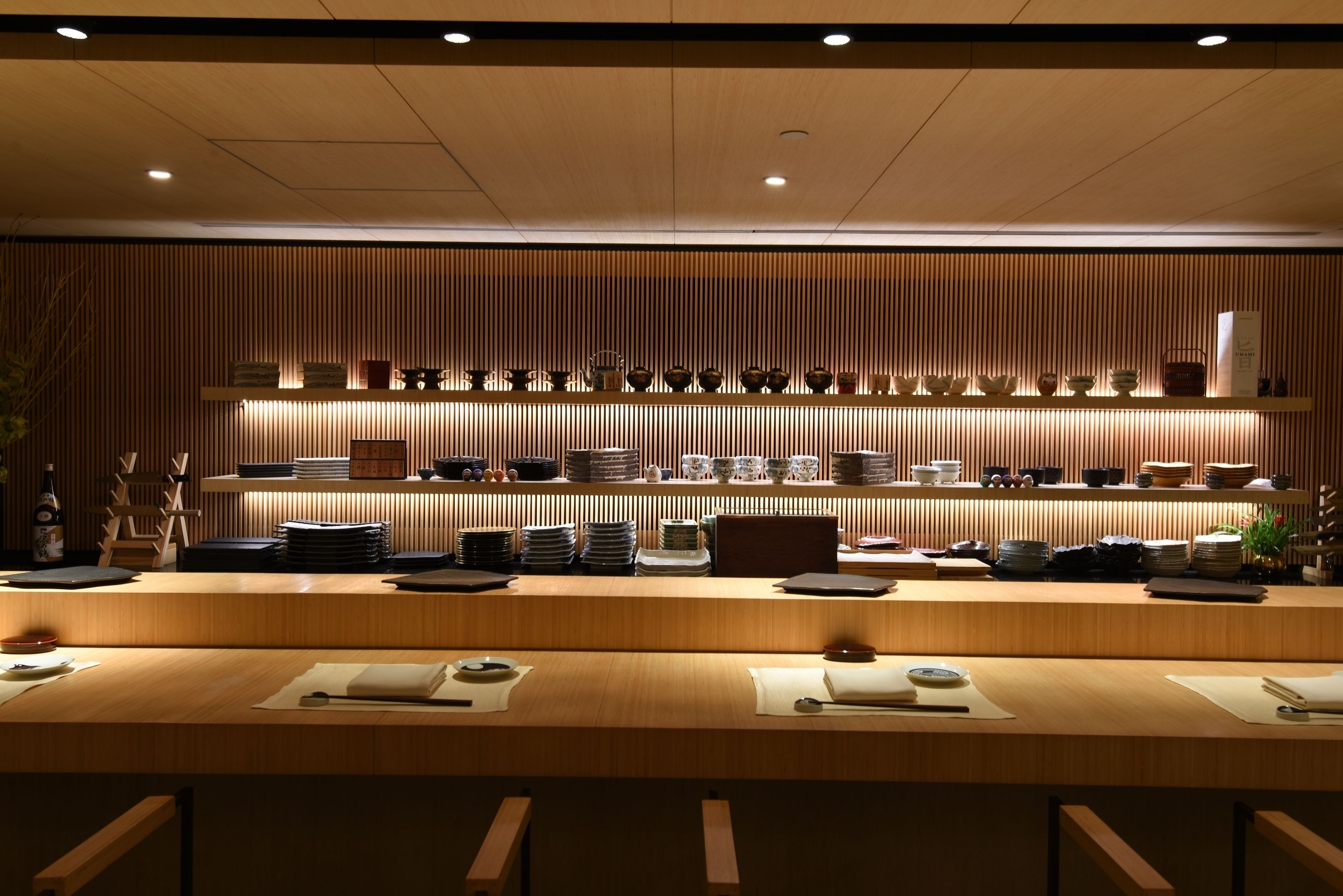 5 restaurants, breakfast, lunch, dinner served; chinese cuisine