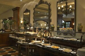5 restaurants, serveren ontbijt, lunch, diner, Chinese gerechten